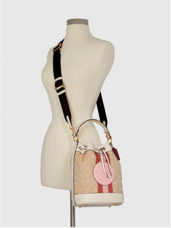 Сумка COACH Dempsey Drawstring Bucket Bag 4102 In Signature Jacquard With Stripe Medium Сумка COACH Dempsey Drawstring Bucket Bag 4102 In Signature Jacquard With Stripe Medium