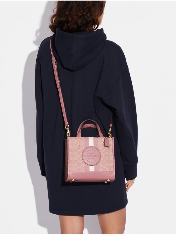 Сумка COACH Dempsey Tote 22 In Signature Jacquard With Stripe And Coach Patch Small Сумка COACH Dempsey Tote 22 In Signature Jacquard With Stripe And Coach Patch Small