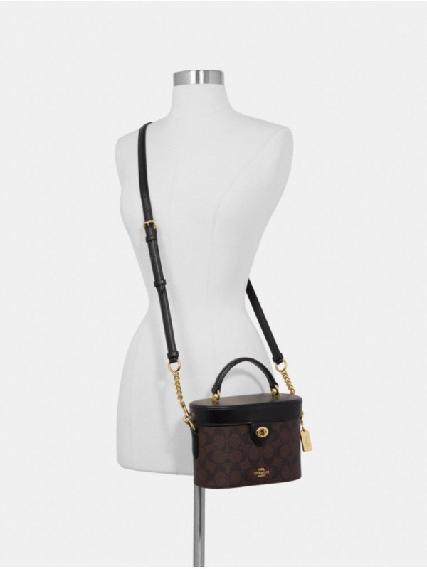 Сумка COACH Kay Crossbody In Signature Canvas Small Сумка COACH Kay Crossbody In Signature Canvas Small