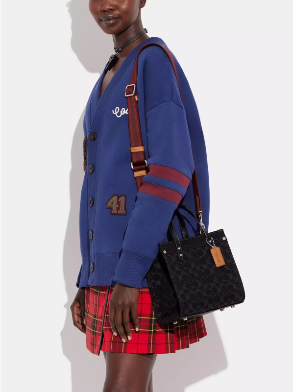 Сумка COACH Washed denim Cotton Field Tote In Signature Canvas Medium Сумка COACH Washed denim Cotton Field Tote In Signature Canvas Medium