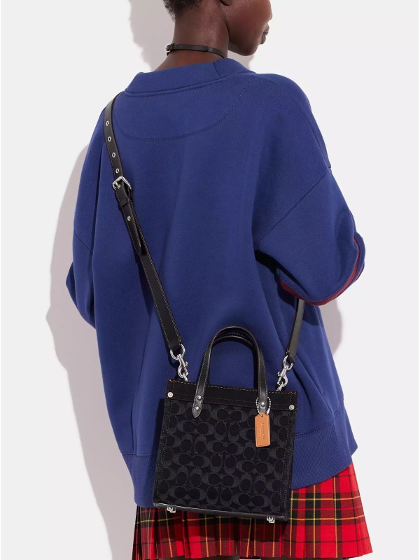 Сумка COACH Washed denim Cotton Field Tote In Signature Canvas Medium Сумка COACH Washed denim Cotton Field Tote In Signature Canvas Medium