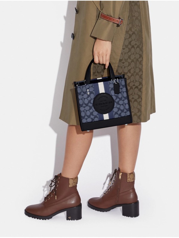 Сумка COACH Dempsey Tote 22 In Signature Jacquard With Stripe And Coach Patch Small Сумка COACH Dempsey Tote 22 In Signature Jacquard With Stripe And Coach Patch Small