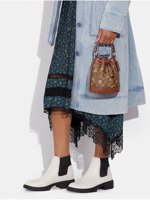 Сумка COACH Dempsey Drawstring Bucket Bag 15 CE587 In Signature Canvas With Snowflake Print Small Сумка COACH Dempsey Drawstring Bucket Bag 15 CE587 In Signature Canvas With Snowflake Print Small